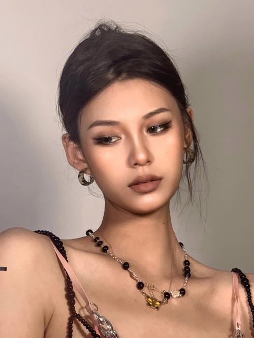 欧美妆教程新手必备化妆（欧美妆化妆步骤）