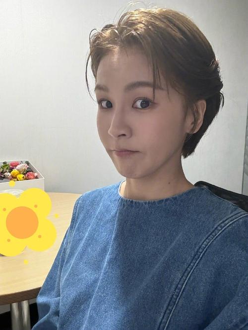 新手酷酷化妆步骤教程(酷酷的妆容怎么画)-第6张图片-美妆 新手酷酷化妆步骤教程(酷酷的妆容怎么画)-第6张图片-美妆