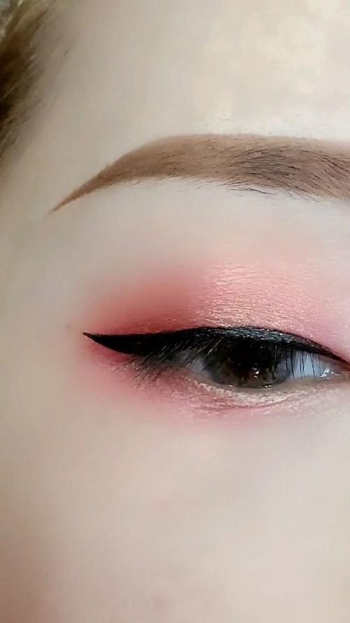 眼线画法教程化妆淡妆学生(眼线画法简单)-第8张图片-美妆 眼线画法教程化妆淡妆学生(眼线画法简单)-第8张图片-美妆