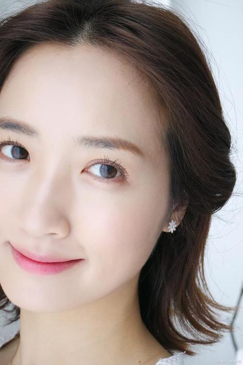 化妆教程淡妆红血丝(化日常淡妆的步骤)-第4张图片-美妆 化妆教程淡妆红血丝(化日常淡妆的步骤)-第4张图片-美妆