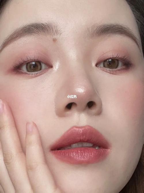 超级简单的化妆淡妆教程(简单化淡妆步骤)-第2张图片-美妆 超级简单的化妆淡妆教程(简单化淡妆步骤)-第2张图片-美妆