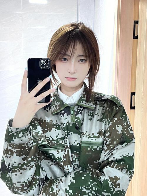 新生军训化妆教程学生淡妆(军训化妆怎么补防晒)-第4张图片-美妆 新生军训化妆教程学生淡妆(军训化妆怎么补防晒)-第4张图片-美妆