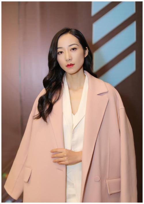 女神减龄化妆品推荐,减龄的妆容-第5张图片-美妆 女神减龄化妆品推荐,减龄的妆容-第5张图片-美妆