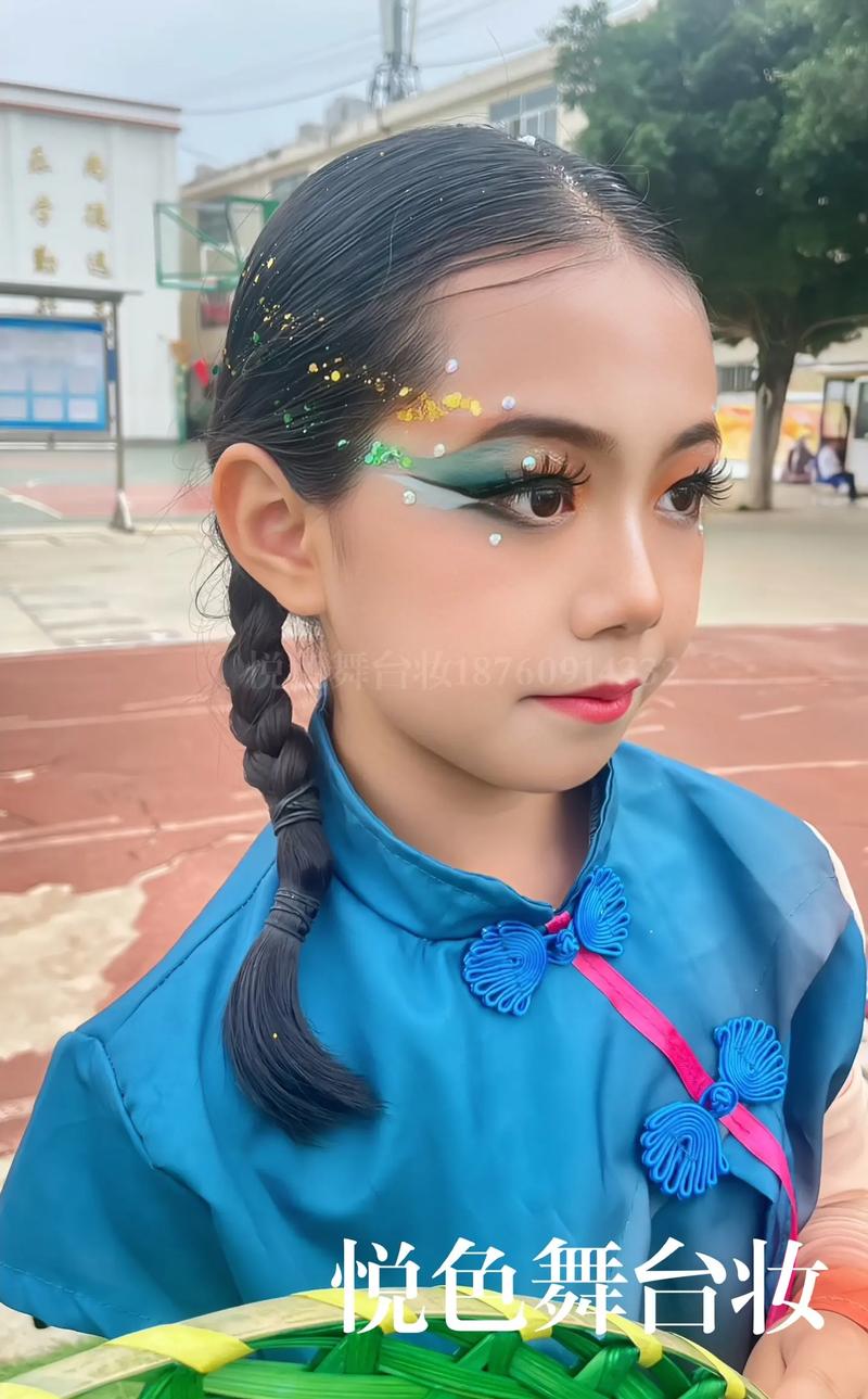 新手大白学化妆教程,新手大白学化妆教程-第5张图片-美妆 新手大白学化妆教程,新手大白学化妆教程-第5张图片-美妆