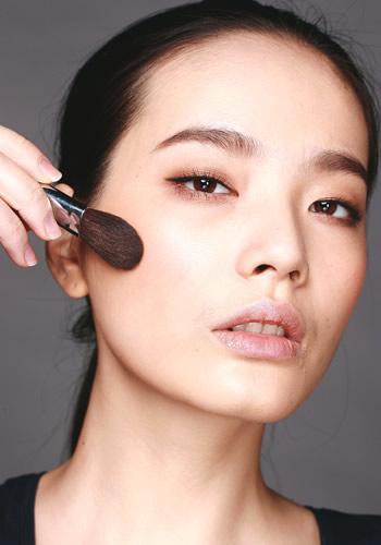 上班族淡妆化妆教程(上班化淡妆的重要性)-第5张图片-美妆 上班族淡妆化妆教程(上班化淡妆的重要性)-第5张图片-美妆