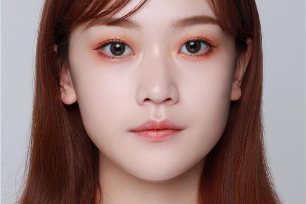 新手清淡妆容化妆教程（如何化妆新手淡妆）-第2张图片-美妆