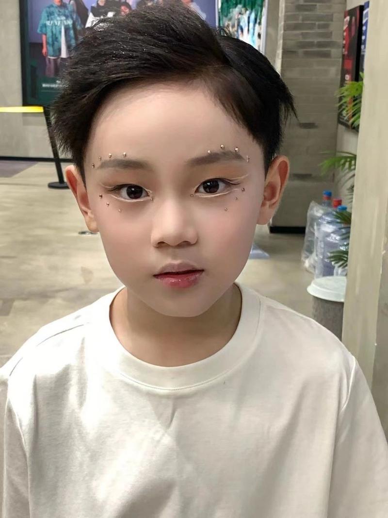 宝宝跳舞淡妆怎么化妆教程(宝宝舞蹈化妆教程视频)-第3张图片-美妆 宝宝跳舞淡妆怎么化妆教程(宝宝舞蹈化妆教程视频)-第3张图片-美妆