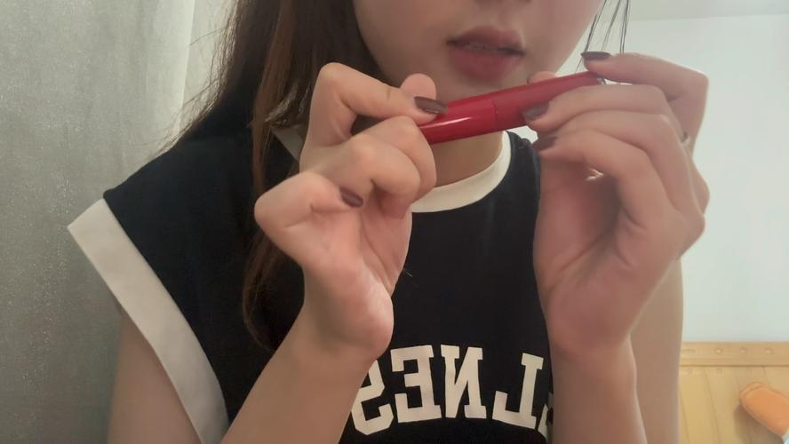 新手化妆口红试色教程,口红化妆教程视频-第6张图片-美妆