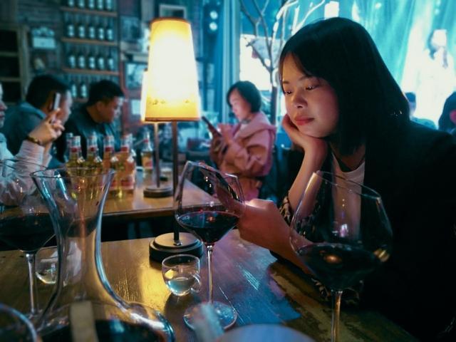 蹦迪教程化妆新手步骤（蹦迪通用教程）
