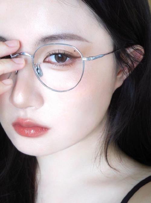 化妆教程新手化妆要点是什么(化妆教程新手化妆要点是什么呢)-第1张图片-美妆 化妆教程新手化妆要点是什么(化妆教程新手化妆要点是什么呢)-第1张图片-美妆