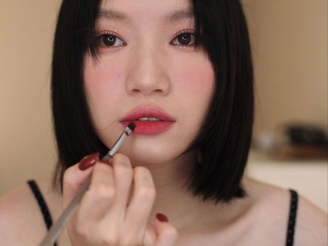 化妆教程新手化妆要点是什么(化妆教程新手化妆要点是什么呢)-第6张图片-美妆 化妆教程新手化妆要点是什么(化妆教程新手化妆要点是什么呢)-第6张图片-美妆
