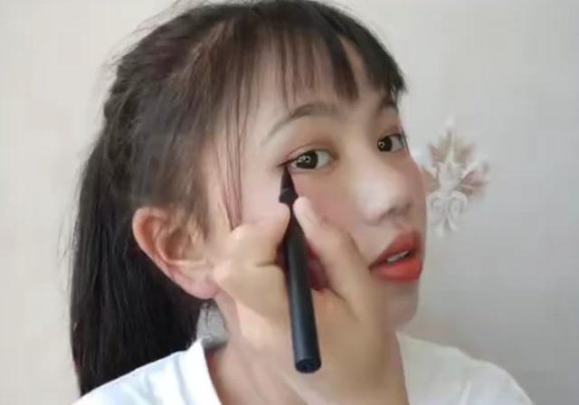 化妆教程淡妆嘴巴(最简单的淡妆化妆的正确步骤)-第3张图片-美妆 化妆教程淡妆嘴巴(最简单的淡妆化妆的正确步骤)-第3张图片-美妆