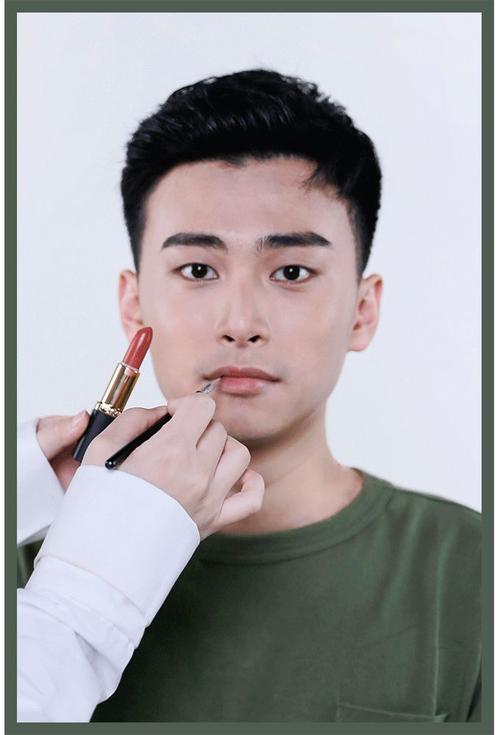 清淡妆容化妆教程男生,男生化淡妆需要什么化妆品-第3张图片-美妆
