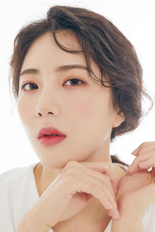 化妆教程淡妆方圆脸,化妆教程淡妆方圆脸图片-第4张图片-美妆 化妆教程淡妆方圆脸,化妆教程淡妆方圆脸图片-第4张图片-美妆