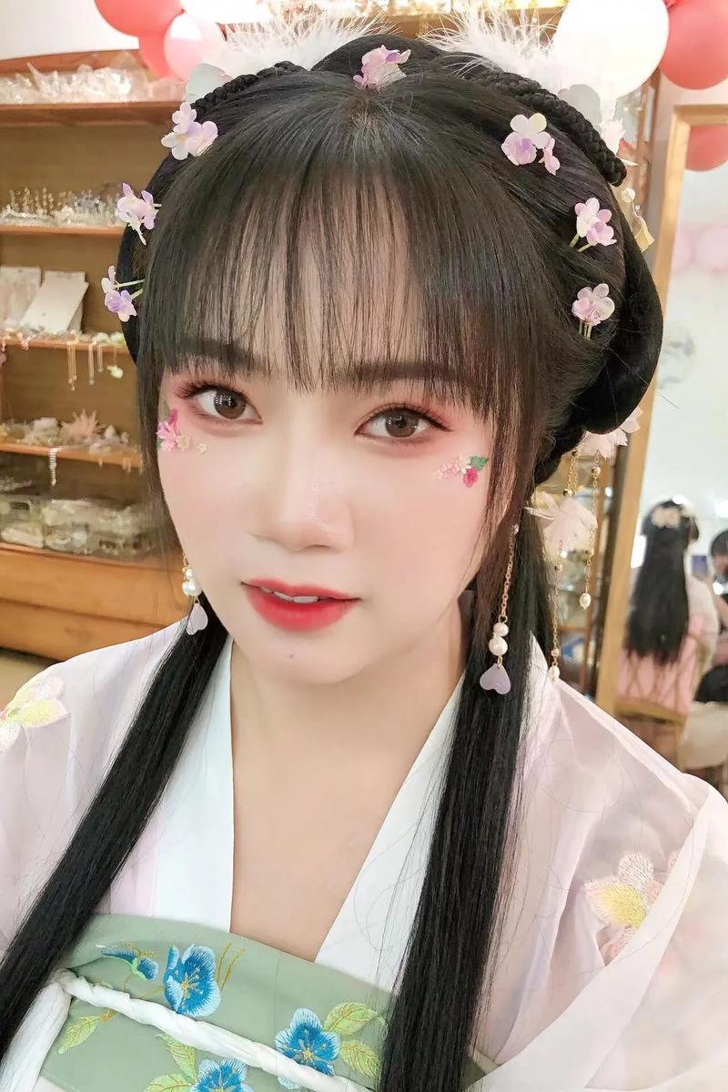 古装化妆教程男生新手（男生古装化妆教程视频）-第6张图片-美妆