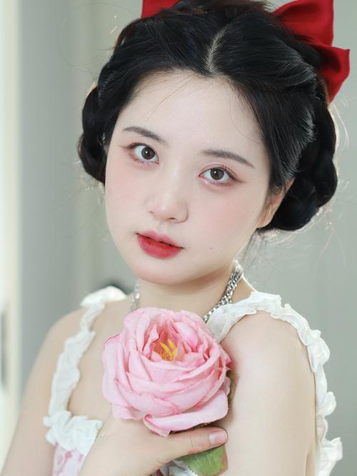 短圆脸化妆教程新手女(短圆脸化妆教程新手女生)-第6张图片-美妆 短圆脸化妆教程新手女(短圆脸化妆教程新手女生)-第6张图片-美妆