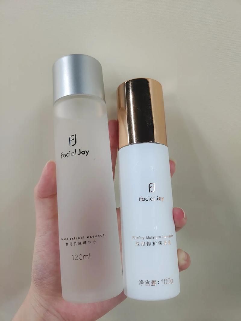 闭口干皮化妆品推荐(干皮闭口粉刺肌肤用什么护肤品)-第1张图片-美妆 闭口干皮化妆品推荐(干皮闭口粉刺肌肤用什么护肤品)-第1张图片-美妆