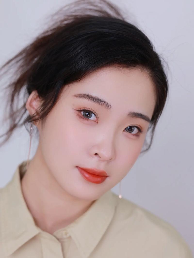教新手化妆教程博主（专门教新手化妆的美妆博主）-第1张图片-美妆