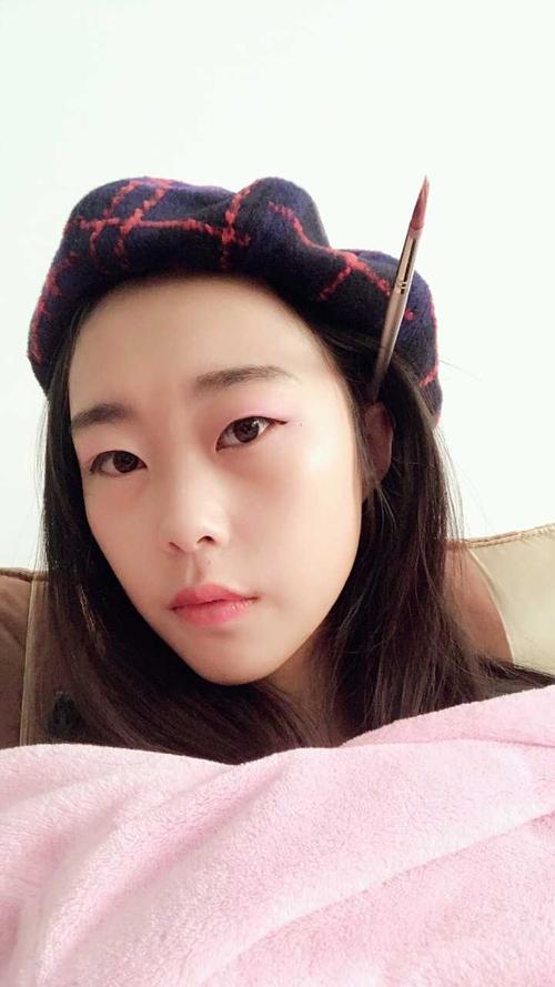 新手化妆教程圆脸塌鼻(新手化妆教程圆脸塌鼻)-第4张图片-美妆 新手化妆教程圆脸塌鼻(新手化妆教程圆脸塌鼻)-第4张图片-美妆