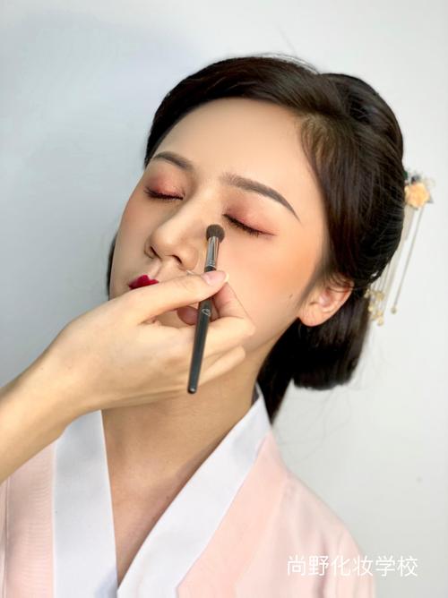汉服化妆技巧新手教程(汉服化妆技巧新手教程图片)-第3张图片-美妆 汉服化妆技巧新手教程(汉服化妆技巧新手教程图片)-第3张图片-美妆