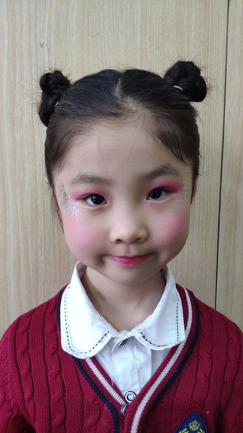 演出化妆教程学生淡妆,表演节目时淡妆怎么画-第4张图片-美妆 演出化妆教程学生淡妆,表演节目时淡妆怎么画-第4张图片-美妆