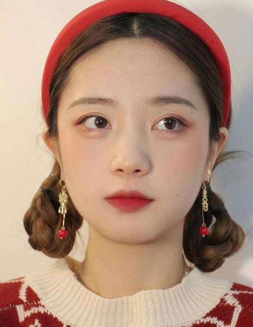 新手圆脸圆眼睛化妆教程（新手圆脸圆眼睛化妆教程图片）