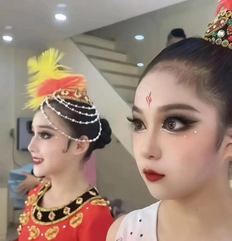 舞台化妆步骤教程新手,舞台化妆步骤教程新手视频-第1张图片-美妆