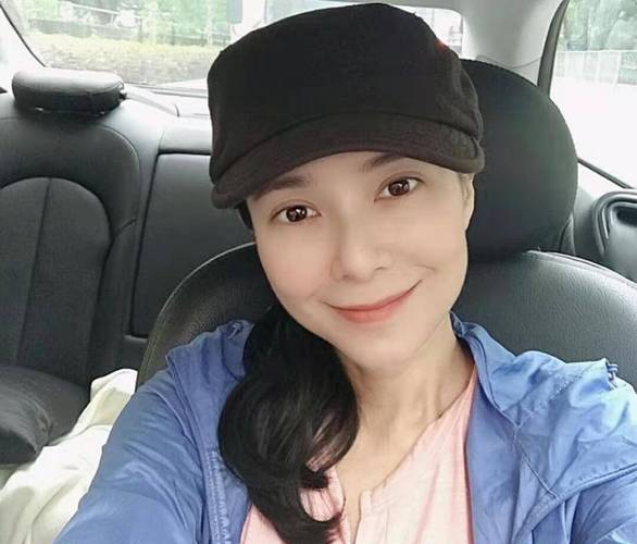 75后女人淡妆化妆教程(女人画淡妆怎么画)-第6张图片-美妆 75后女人淡妆化妆教程(女人画淡妆怎么画)-第6张图片-美妆