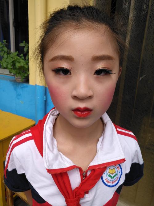 六一化妆教程淡妆妆容(最简单的淡妆化妆步骤视频)-第3张图片-美妆 六一化妆教程淡妆妆容(最简单的淡妆化妆步骤视频)-第3张图片-美妆