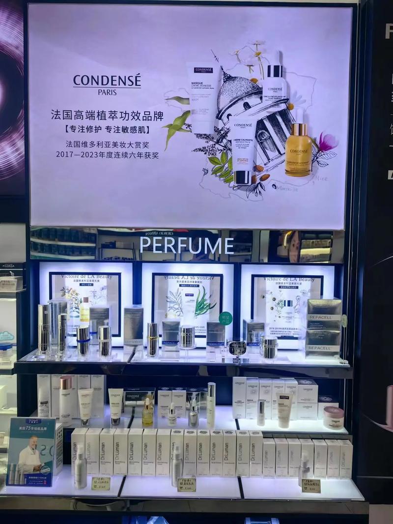 新手化妆教程400字,新手学化妆基础教程-第3张图片-美妆 新手化妆教程400字,新手学化妆基础教程-第3张图片-美妆