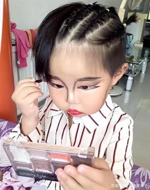 小孩化妆新手教程,小孩简单化妆步骤-第4张图片-美妆