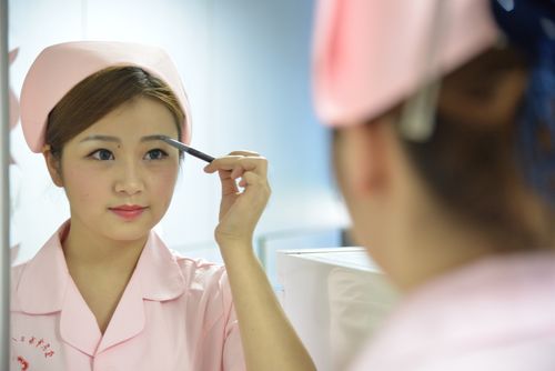 医院上班化妆淡妆教程,医院上班化妆淡妆教程图片-第5张图片-美妆 医院上班化妆淡妆教程,医院上班化妆淡妆教程图片-第5张图片-美妆