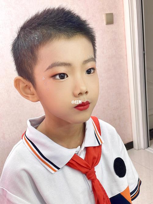幼儿淡妆化妆教程男孩,儿童淡妆的画法-第3张图片-美妆 幼儿淡妆化妆教程男孩,儿童淡妆的画法-第3张图片-美妆