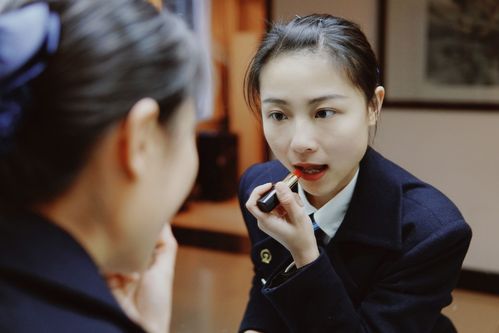 职场淡妆化妆步骤教程,职场淡妆需要的化妆品-第6张图片-美妆