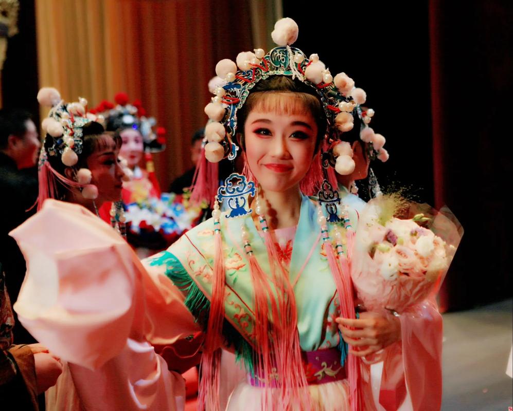 上台演出怎么化妆教程淡妆,演出怎么化妆好看-第5张图片-美妆