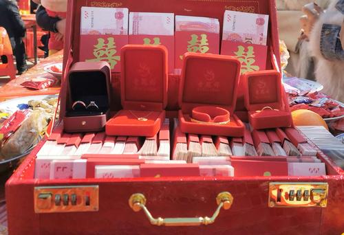 定亲化妆品推荐（定亲用品）-第2张图片-美妆