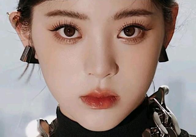 新手化妆教程清冷女生,萌新化妆教程-第5张图片-美妆 新手化妆教程清冷女生,萌新化妆教程-第5张图片-美妆