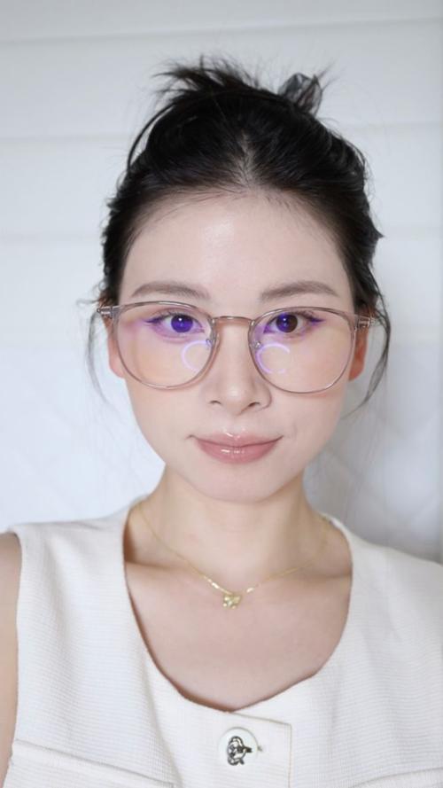 眼镜化妆教程淡妆(眼镜眼妆)-第5张图片-美妆 眼镜化妆教程淡妆(眼镜眼妆)-第5张图片-美妆