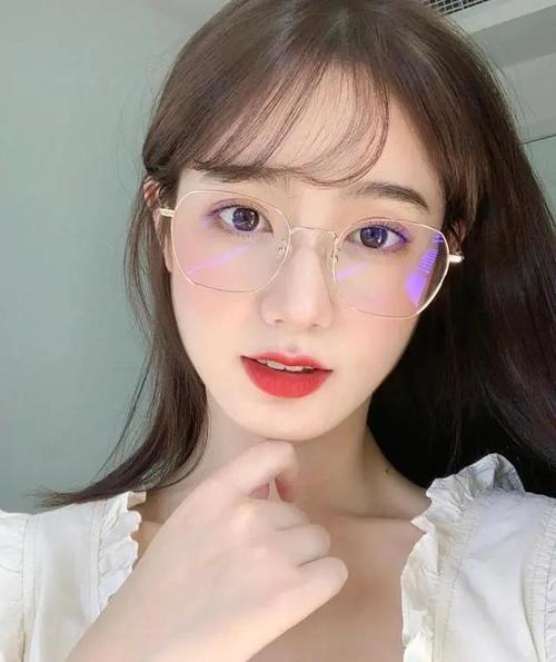 眼镜化妆教程淡妆(眼镜眼妆)-第6张图片-美妆 眼镜化妆教程淡妆(眼镜眼妆)-第6张图片-美妆