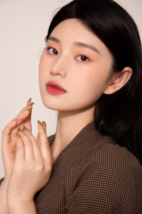 化妆教程淡妆黄皮女士,化妆教程淡妆黄皮女士-第5张图片-美妆 化妆教程淡妆黄皮女士,化妆教程淡妆黄皮女士-第5张图片-美妆