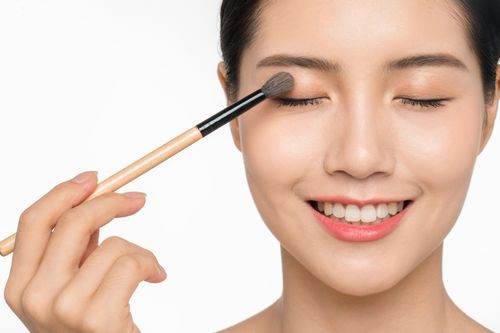 教师化妆淡妆教程简单版,教师化妆的禁忌有哪些-第3张图片-美妆