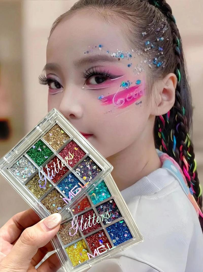 简单新手化妆演出教程,怎样化演出妆初学者-第3张图片-美妆 简单新手化妆演出教程,怎样化演出妆初学者-第3张图片-美妆