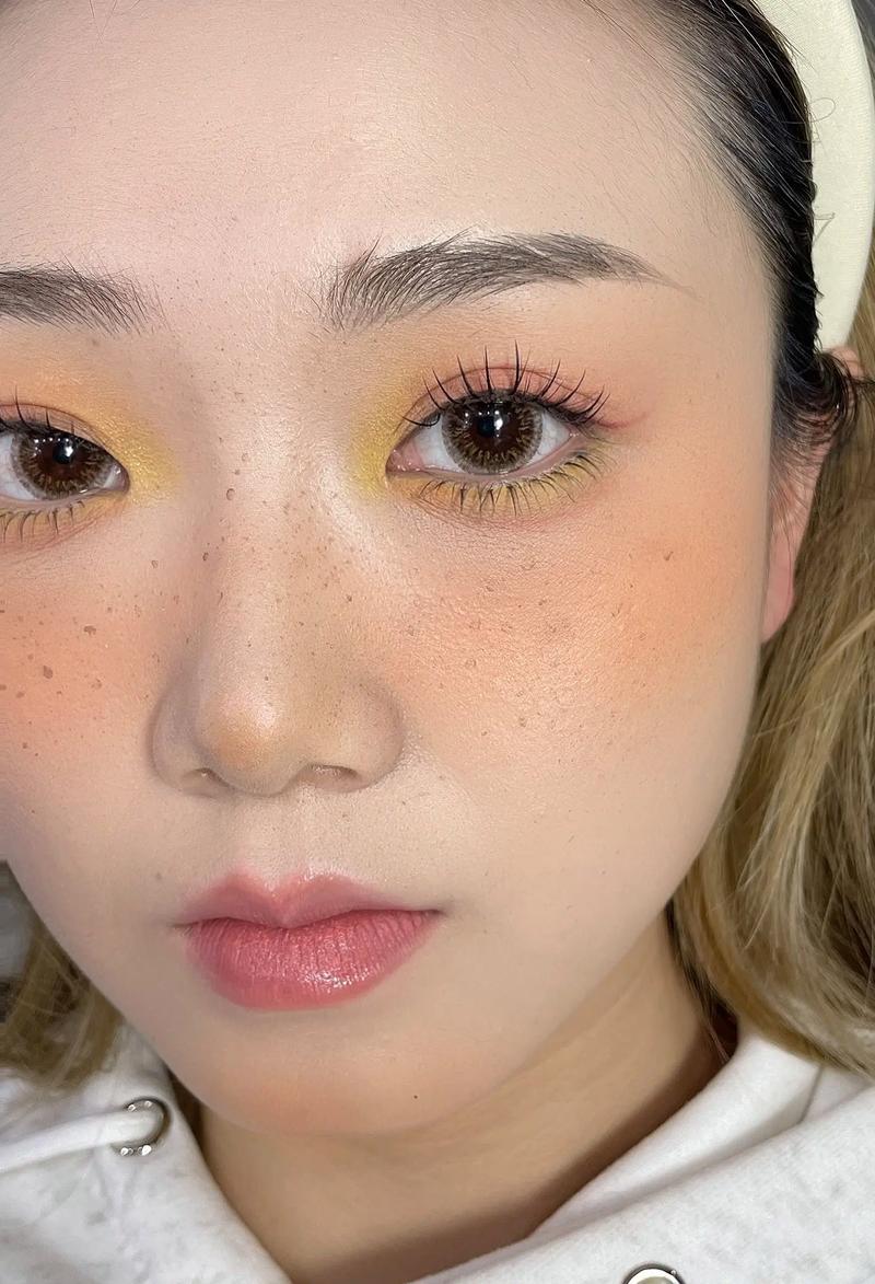新手化妆有斑教程（化妆斑驳是什么原因）