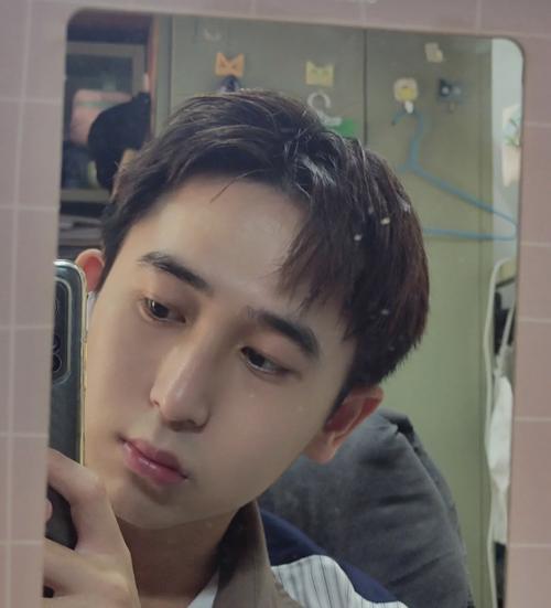 化妆男生新手教程,新手化妆教学男-第5张图片-美妆