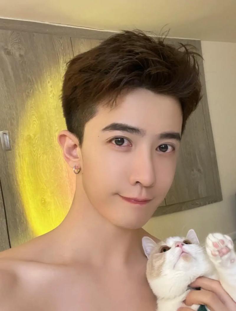 男生新手化妆痘痘教程（男生如何化妆入门）-第3张图片-美妆