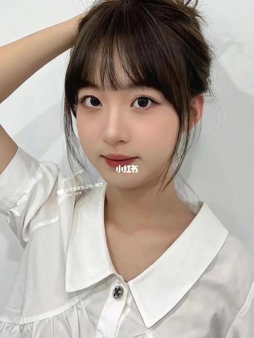 齐刘海圆脸新手化妆教程,齐刘海圆脸可爱美女-第6张图片-美妆