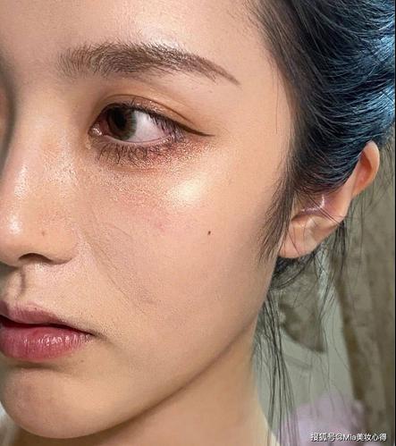 新手夏天化妆步骤教程,夏天怎么化妆才清爽-第4张图片-美妆 新手夏天化妆步骤教程,夏天怎么化妆才清爽-第4张图片-美妆