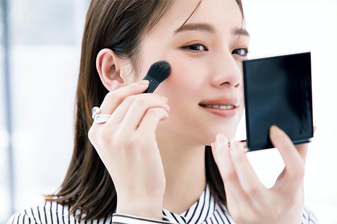 30岁化妆淡妆教程（30多岁怎么化妆成20岁）-第5张图片-美妆