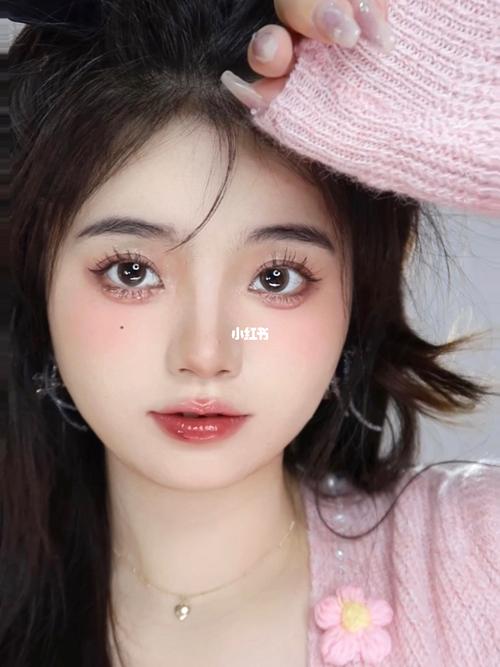 新手圆脸化妆教程步骤（圆脸化妆怎么瘦脸）-第6张图片-美妆