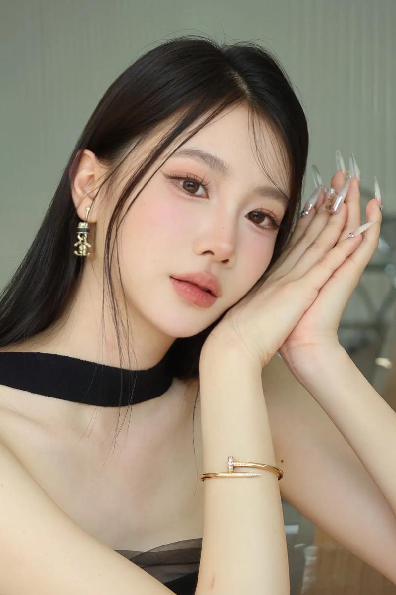清纯化妆新手教程,清纯妆容画法-第2张图片-美妆 清纯化妆新手教程,清纯妆容画法-第2张图片-美妆